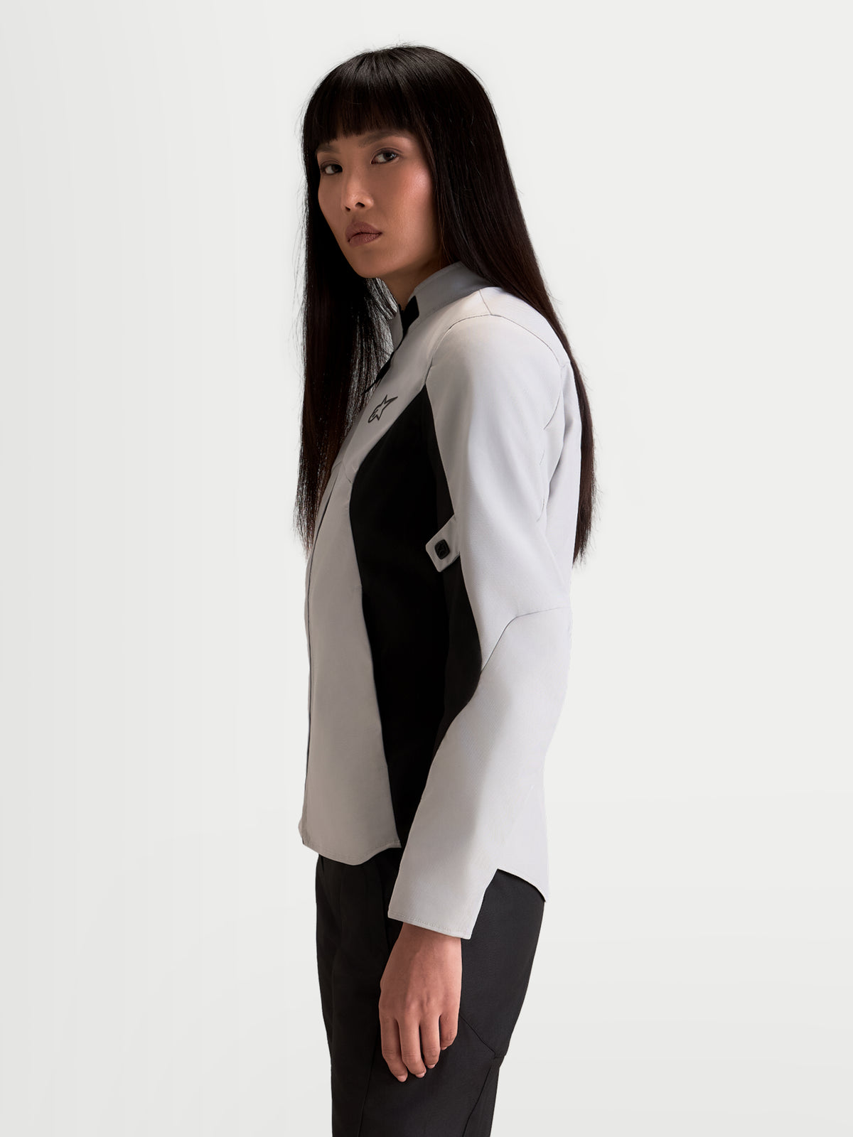 Alpinestars Stella C 1 Waterproof Veste, veste de moto urbaine pour femme en gris glace et noir, vue de profil latéral portée par un mannequin pour présenter la construction textile et le col ergonomique