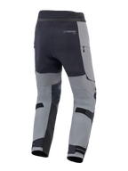 Pantalon Alpinestars Andes Pro Drystar® XF, pantalon de moto d'aventure, gris foncé et noir, vue arrière avec sangles de réglage aux mollets, marquage Alpinestars et détails de fermetures éclair étanches