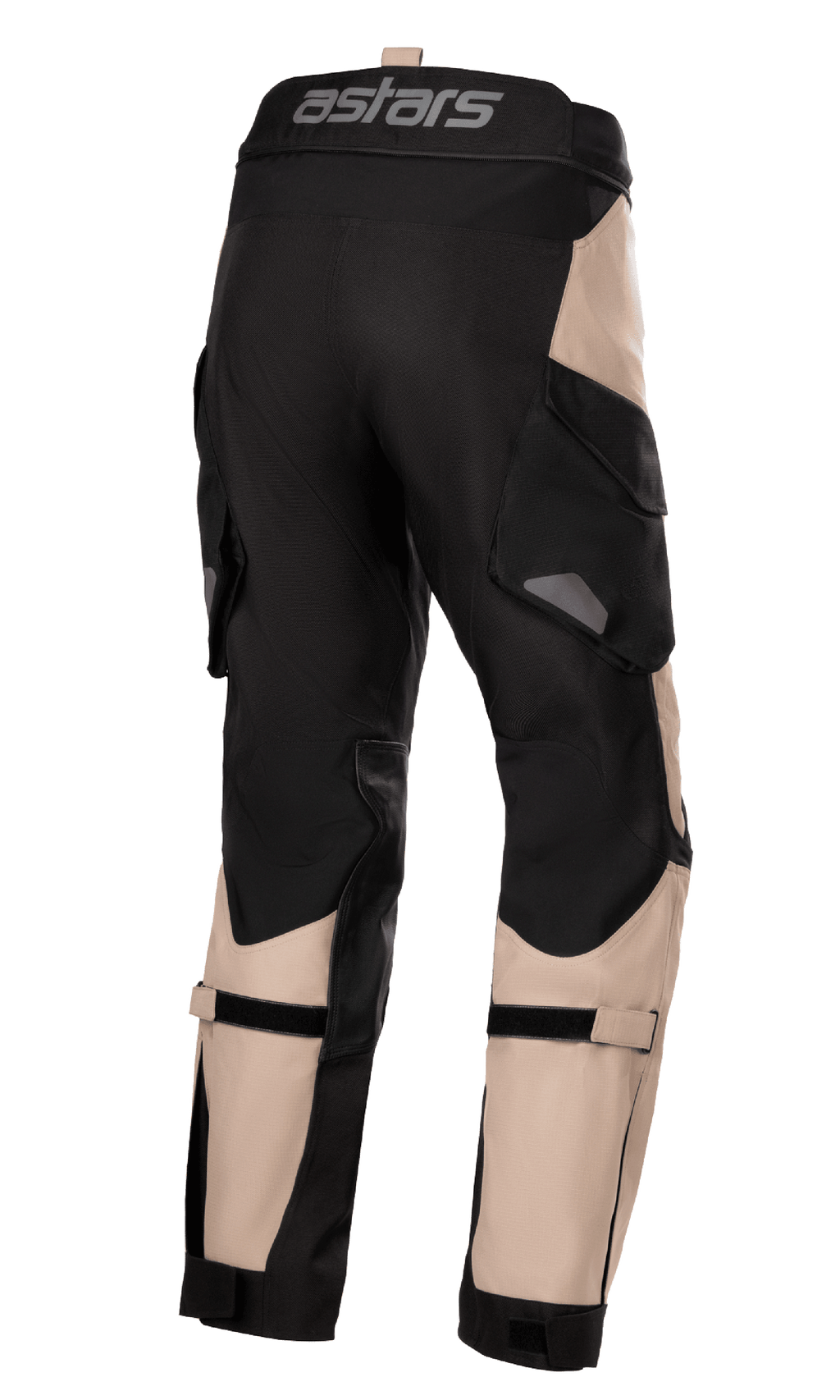 Pantalon Alpinestars Halo Drystar®, pantalon de touring aventure, kaki foncé et noir, vue arrière montrant le marquage « astars » sur la ceinture, de grandes poches cargo et des sangles de mollet réglables, conception textile durable pour la moto toutes saisons