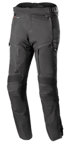 Alpinestars Bogota Pro Drystar 4 Seasons Pants - Long, pantalon de moto touring aventure noir, doté de panneaux extensibles nervurés aux genoux, de ventilations zippées sur les cuisses, de sangles de réglage à la taille avec boucles et d'une construction en textile technique durable pour une protection par tous les temps.