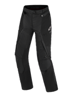 Pantalon Alpinestars Stella Andes V4 Drystar®, pantalon de moto d'aventure pour femme, noir, vue de face montrant la construction en textile technique, logo Alpinestars blanc sur la cuisse gauche, poches cargo et fermetures éclair de ventilation, équipement de conduite durable toutes saisons