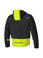 Alpinestars Parka Imperméable Mootant, parka de moto modulaire, vue de dos avec capuche et marquage MO.ST.EQ., noire et jaune lime, certifiée CE