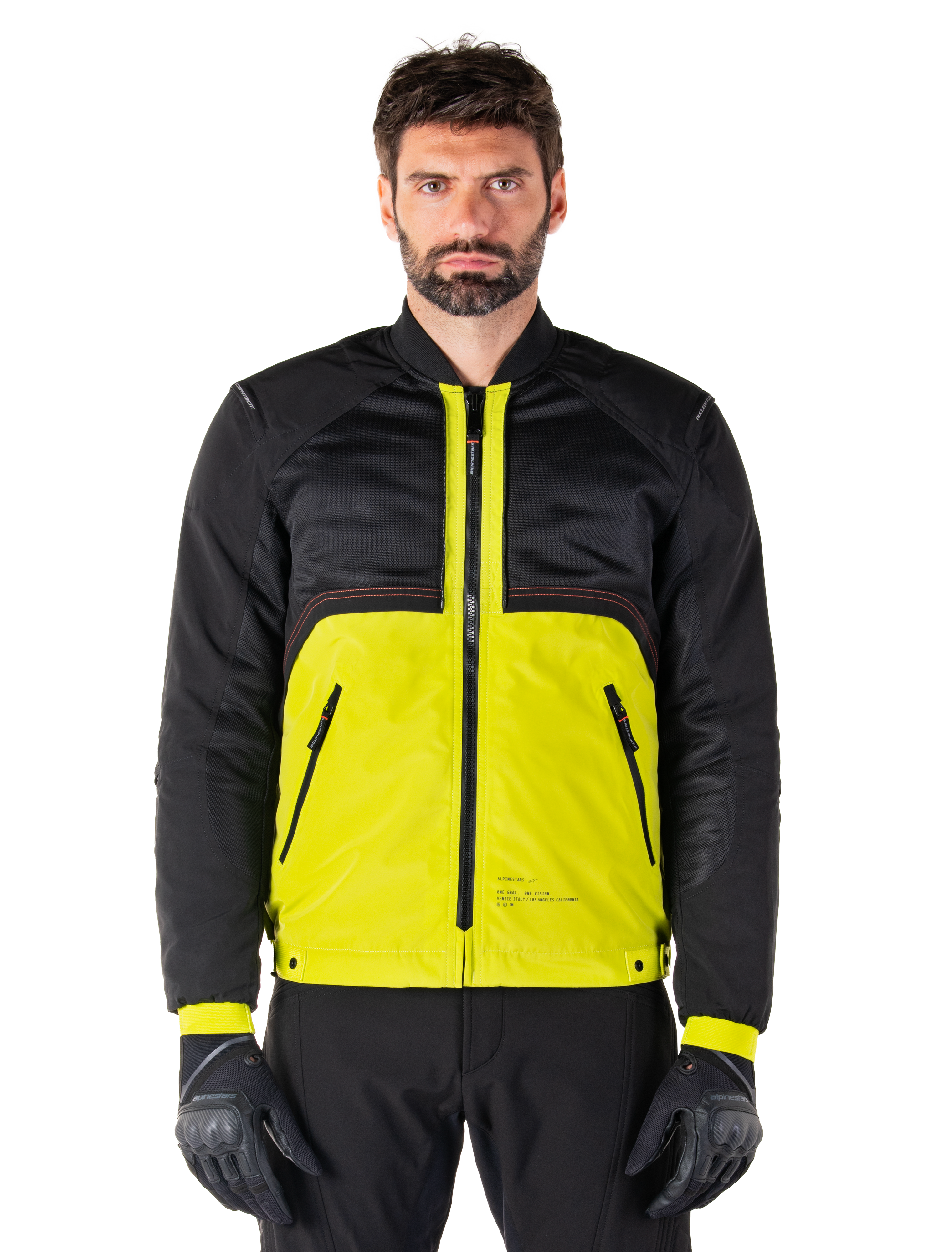 Parka imperméable Mootant, veste de moto modulaire, Lime Punch et noir, portée par un mannequin homme avec des gants et un pantalon noirs, présentant un bas de corps jaune vif ainsi qu'un buste et des manches noirs, design utilitaire pour rouler par tous les temps