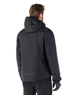 Parka imperméable Alpinestars Morush, veste de moto urbaine noire pour homme, vue de dos à capuche avec marquage MO.ST.EQ.
