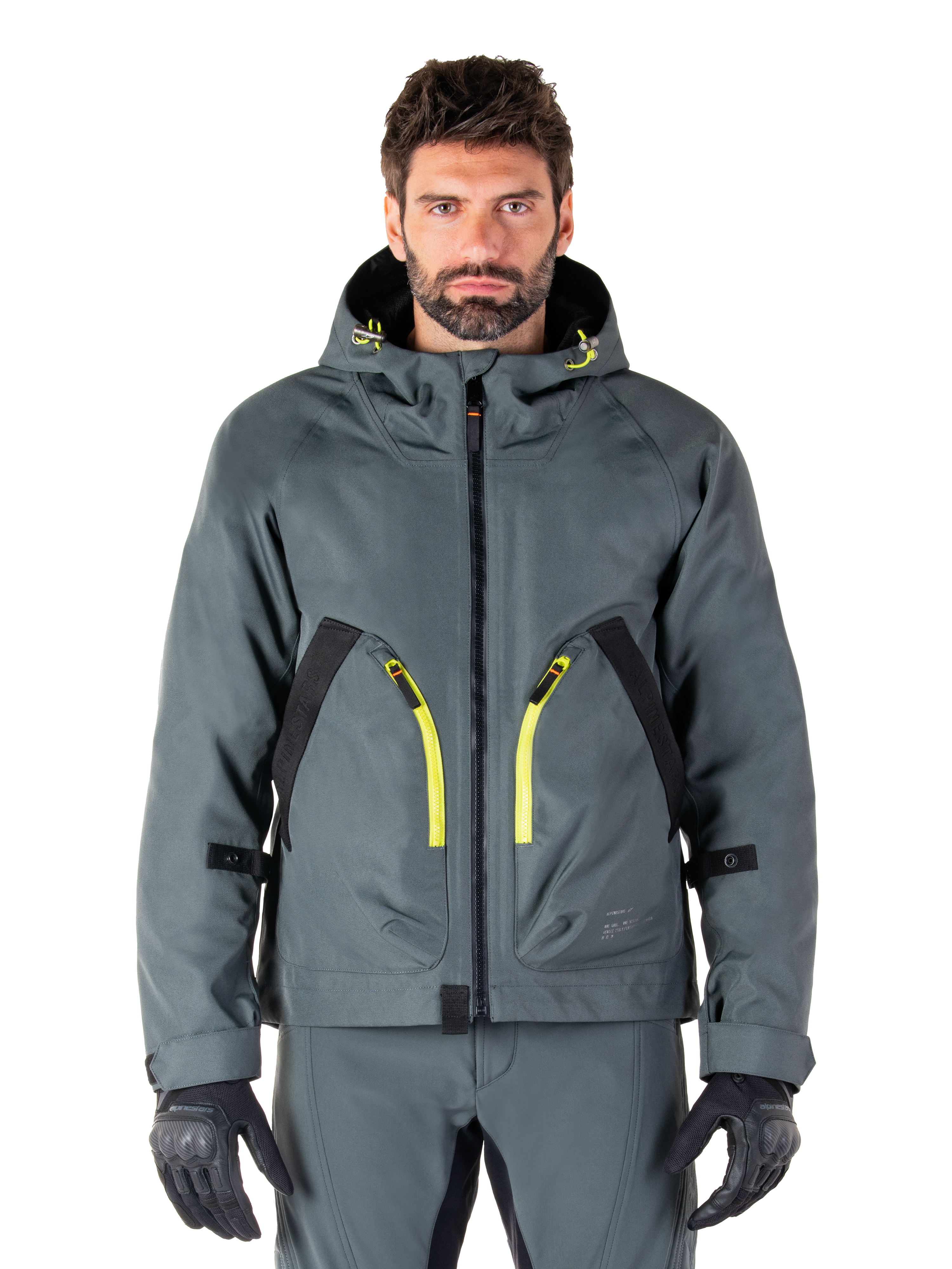 Alpinestars Morush Waterproof Parka, veste de moto gris urbain, fermetures éclair jaune vif et accents noirs, modèle à capuche avec de grandes poches avant, style technique inspiré du streetwear