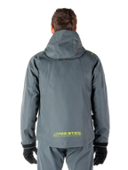 Parka imperméable Alpinestars Morush, veste de moto, gris urbain, vue arrière montrant la capuche et le logo MO.ST.EQ. jaune en bas du dos, équipement de moto moderne inspiré du streetwear urbain