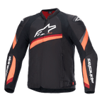 Alpinestars T-GP Plus R V4, veste de moto noire avec bandes rouges et orange fluo, grand logo blanc sur la poitrine, design textile sportif avec doublure de col rouge et manches logotées, équipement de conduite sportive haute performance