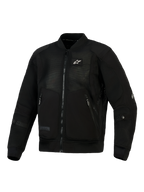 Veste Alpinestars Flight Air noire, veste de moto urbaine de style bomber avec panneaux en maille 3D ultra-ventilée, renforts en poly-tissu, petit logo blanc sur la poitrine, col et poignets côtelés extensibles.