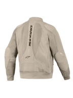 Veste Alpinestars Flight Air en Aluminum, vue de dos, dotée de larges panneaux en maille 3D pour la ventilation, logo Alpinestars vertical sur le dos, poignets et ourlet côtelés, silhouette style bomber moderne pour la conduite moto urbaine