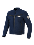 Veste Alpinestars Bruiser, veste de moto urbaine en textile, bleu foncé, design d'inspiration workwear avec fermeture éclair à l'avant et poches de poitrine zippées, col à bouton-pression et patch spirale Oscar sur la manche, esthétique streetwear contemporaine