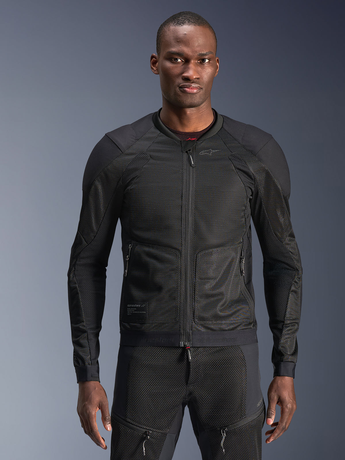 Alpinestars Troop-Air, veste de moto noire en maille mesh pour homme, conçue pour une conduite urbaine respirante.
