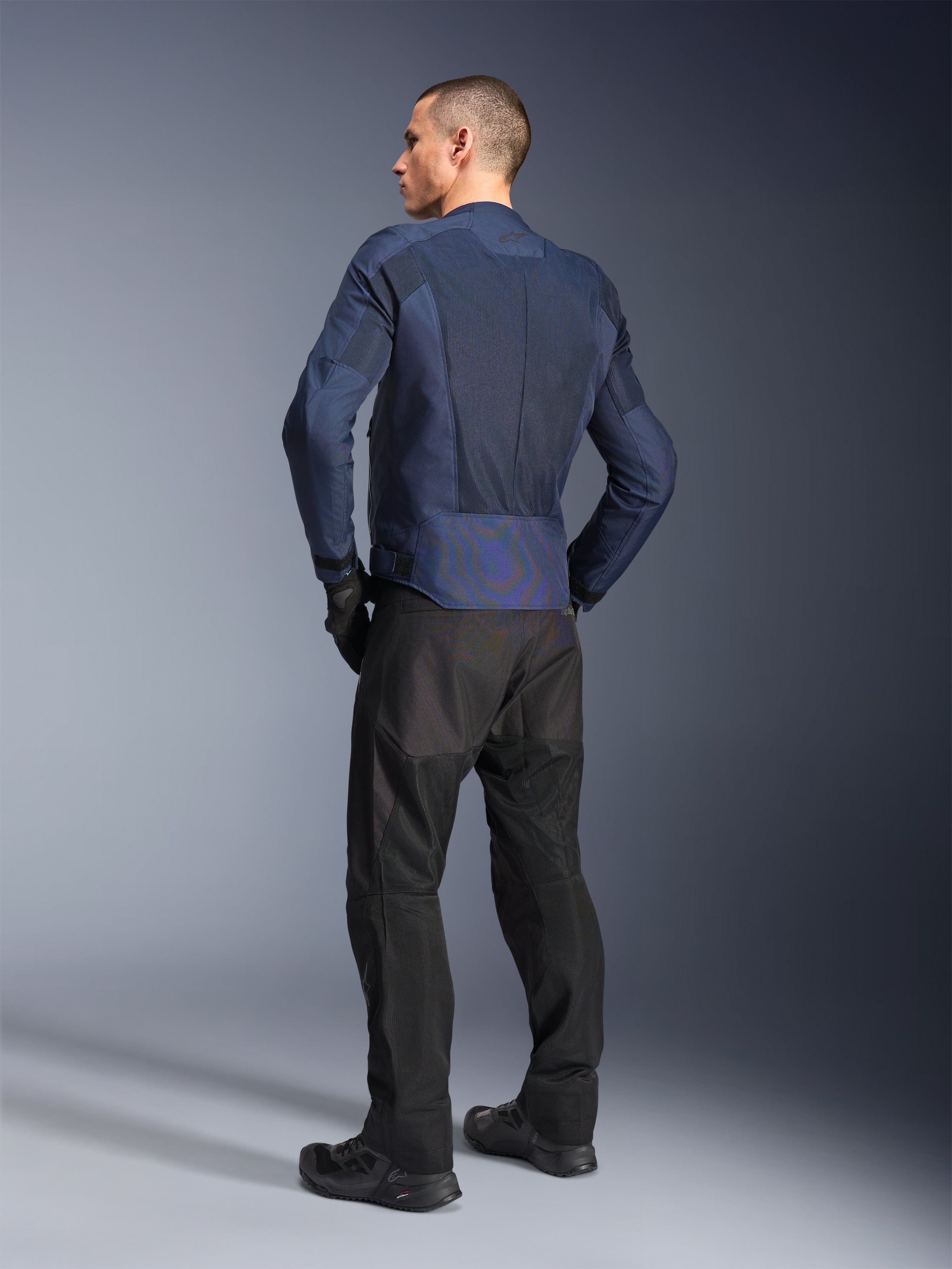 Veste Alpinestars C-1 Air, blouson de moto urbain bleu pour homme, vue de dos avec maille et détails réfléchissants.