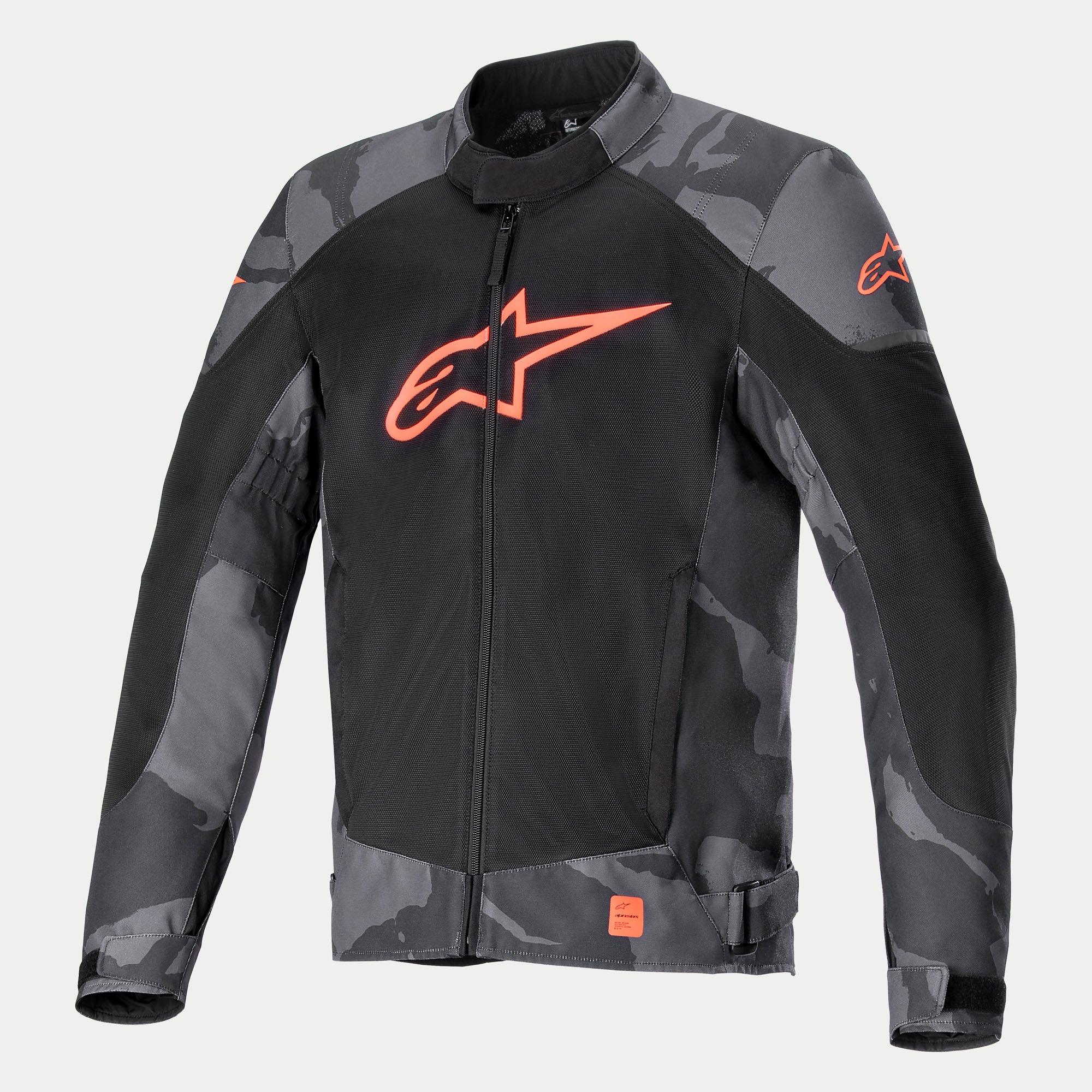Veste Alpinestars T-SP X Superair, veste de moto textile, gris camouflage et rouge fluo, avec grand logo rouge fluo sur la poitrine, panneaux en mesh pour la ventilation, imprimé camouflage sur les épaules et les manches, coupe sport avec fermeture éclair avant