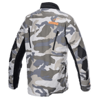 Veste Alpinestars Venture XT, Mojave Camo Orange Fluo, vue arrière montrant un motif camouflage gris et blanc, logo ASTARS orange sur le haut du dos, fermetures éclair de ventilation noires et panneaux de bras renforcés, veste de moto adventure touring
