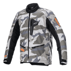 Veste Alpinestars Venture XT, veste de moto aventure touring, camouflage Mojave dans des nuances de gris et de blanc avec des accents orange fluo, panneaux textiles noirs sur les manches, poches zippées sur la poitrine et à la taille, col montant, construction textile durable pour l'aventure tout-terrain