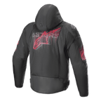 Veste Alpinestars Zaca Air Venom WP, noir et rouge vif, vue arrière présentant un grand logo rouge stylisé au dos, veste de moto textile avec panneaux en maille 3D, capuche amovible et sliders d'épaule DFS Lite, équipement de pilotage sportif.