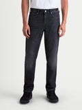 Alpinestars Flex Ast 8 Denim Pantalons, pantalon de moto urbain pour homme noir, vue de face sur un modèle portant une tenue décontractée