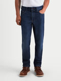 Alpinestars Flex-AST 7 Denim Pantalons, pantalon de moto urbain pour homme en denim bleu foncé, vue de face sur un modèle portant des chaussures décontractées