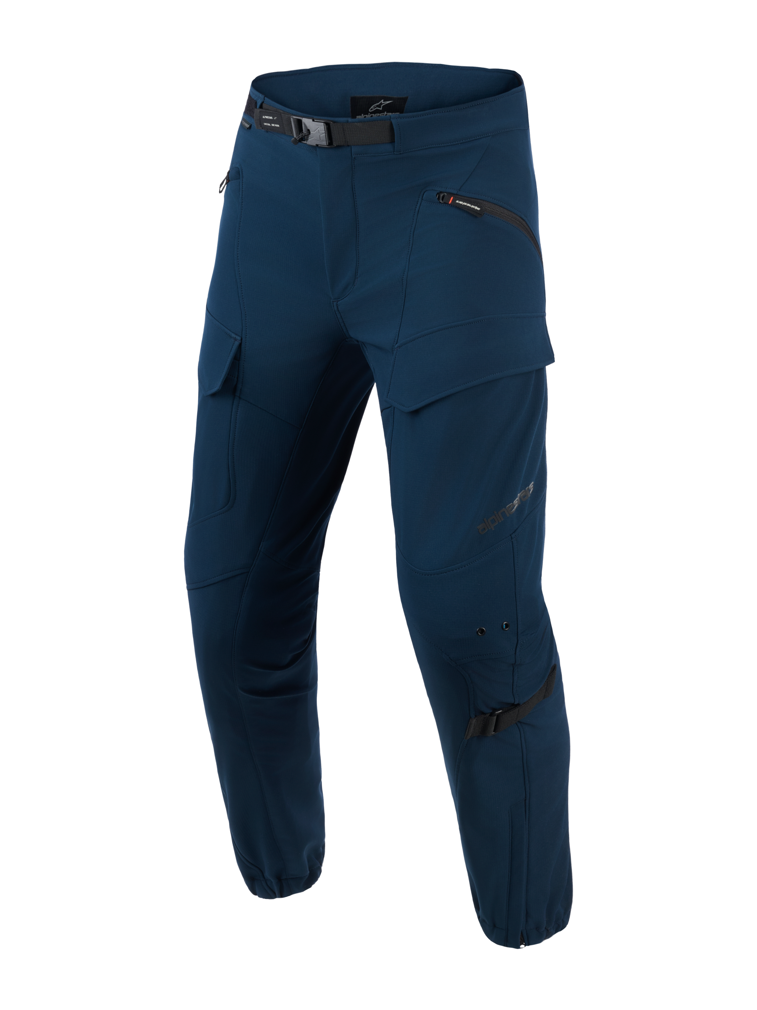 Alpinestars Juggernaut V2 Riding Pants, pantalon de moto urbain, bleu marine, pantalon technique bleu foncé avec multiples poches zippées, ceinture réglable noire, zones renforcées aux genoux avec sangles d'ajustement, coupe ajustée avec bas de jambes zippés, tissu softshell ripstop pour les trajets urbains