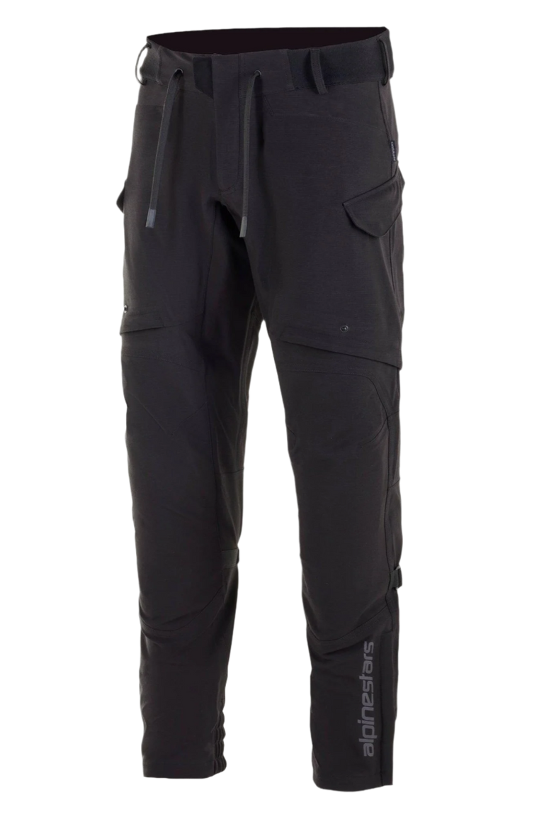 Pantalon imperméable Alpinestars Juggernaut, pantalon de moto, noir, construction en softshell avec membrane imperméable, ouvertures de ventilation aux cuisses, poches cargo zippées, taille élastiquée avec cordons de serrage et chevilles élastiquées, équipement de conduite urbaine