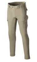 Alpinestars Caliber Slim Fit Tech Riding Pants, pantalon de moto, vert militaire, silhouette à coupe ajustée avec poches cargo de style combat, tissu denim Cordura extensible, passants de ceinture et design fonctionnel pour la conduite urbaine et sur route