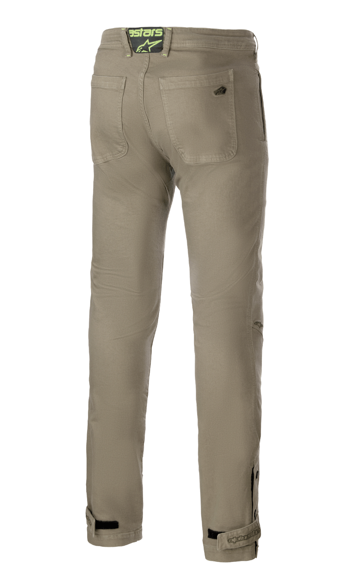 Pantalon de moto Alpinestars Stratos Regular Fit Tech, vert militaire, vue arrière avec deux poches arrière et un écusson logo vert fluo sur la ceinture, jambes fuselées avec sangles de cheville réglables, pantalon de moto au style urbain décontracté