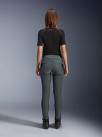 Alpinestars Alamosa, pantalon de moto urbain pour femme, gris urbain, coupe ajustée, détails matelassés au dos, vue de dos.