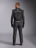 Combinaison Alpinestars Édition Limitée Lamborghini GP Tech V4 FIA, combinaison de course automobile, noire avec accents dorés et argentés, vue arrière montrant le logo Lamborghini Squadra Corse, le logo Alpinestars et des liserés dorés sur les manches et les jambes, équipement de course professionnel