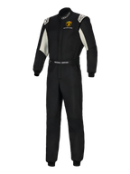 Combinaison Alpinestars Lamborghini GP Tech V4 Édition Limitée, combinaison de course automobile professionnelle, noire avec des accents argentés et blancs, arborant le logo Lamborghini Squadra Corse sur la poitrine, marquage « Technical Support » sur la ceinture et logos Alpinestars sur le col et les épaules.