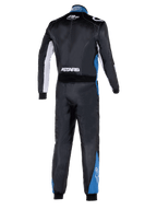 Combinaison Alpinestars Atom Graphic 4, vue arrière complète d'une combinaison de course automobile, noire avec accents argentés et bleus, logo ASTARS blanc à la taille et panneaux bleus sur les jambes, équipement de protection de sport automobile professionnel certifié FIA