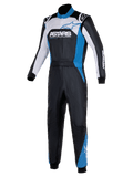 Alpinestars Atom Graphic 4 Suit, combinaison de course automobile une pièce, noire, argent et bleue, avec logo ASTARS imposant sur la poitrine, panneaux blancs et bleus, col haut et poignets côtelés, vêtement de protection professionnel pour le sport automobile