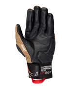 Gants Alpinestars Belize V3 Drystar®, vue de la paume d'un gant de moto à manchette courte en Noir et Gobi Brown, construction en cuir avec paume renforcée, détails perforés et tirette rouge.