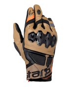 Gants Alpinestars Belize V3 Drystar, gants de moto adventure, marron Gobi et noir, dotés d'une protection d'articulations SP injectée, design à manchette courte, empiècements en cuir perforé, détails orange et marquage Alpinestars sur la manchette
