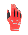 Gants Alpinestars Youth 2024 Radar, gants de motocross, rouge Mars et argent, vue du dos de la main avec logo étoile blanc et inscription sur le poignet, tissu extensible léger avec accents noirs sur les doigts, équipement de course tout-terrain durable pour enfant