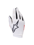 Alpinestars Sim Gloves Graphic 1, gants de SIM racing, Silver Ice avec accents noirs et rouges, avec un logo étoile noir proéminent sur le revers, des panneaux de doigts perforés pour la ventilation et une conception en textile léger pour la précision de jeu.