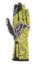Gants Alpinestars Tech-1 K Race V2 Vertical, gants de karting, jaune fluo et noir, avec logo étoile blanc, motifs abstraits complexes et marquage ASTARS sur la manchette, conception légère pour la performance en sport automobile