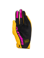 Gants Alpinestars Supertech MX, gants de motocross, or, noir et rose fluo, vue de la paume présentant une paume perforée monocouche avec grips en silicone rose sur les doigts et logo Alpinestars, équipement de course léger