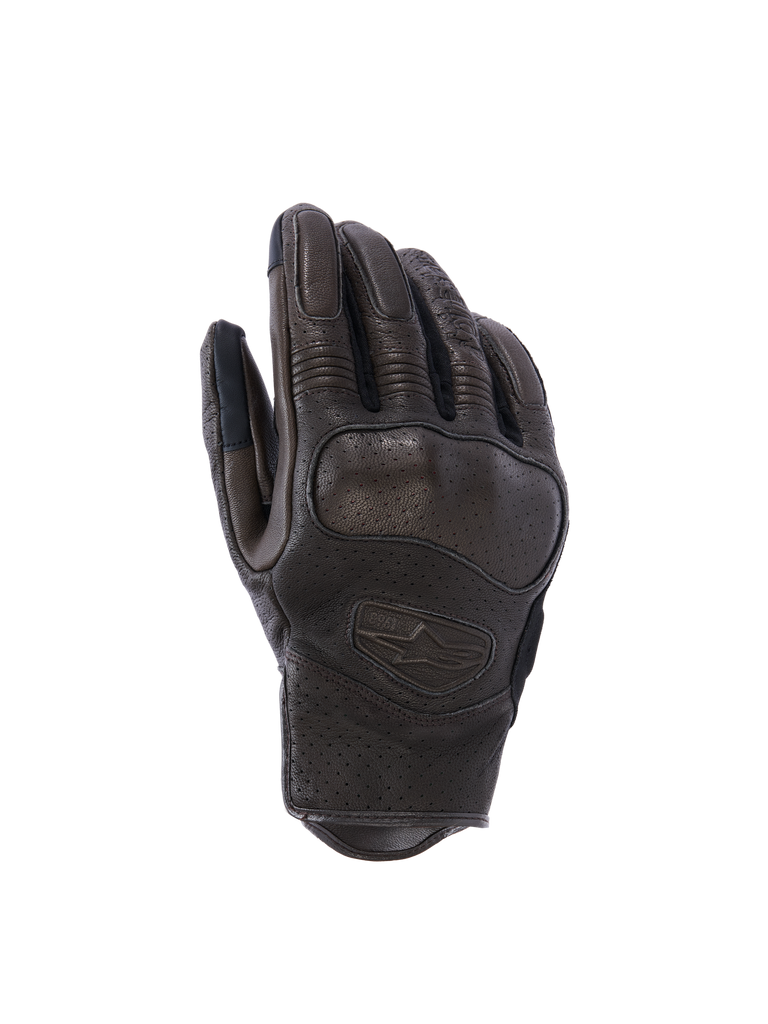 Alpinestars Mustang V3, gants de moto en cuir marron avec accents noirs, surface perforée pour respirabilité, construction ergonomique avec renforts et logo embossé