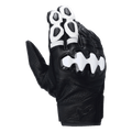 Gants Alpinestars Celer V3, gants de moto à manchette courte, noir et blanc, avec protection de phalanges rigide segmentée blanche, construction en cuir de chèvre perforé, accents blancs sur les doigts et logo embossé sur le poignet