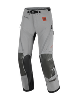 Pantalon Alpinestars Nazca 3L GORE-TEX PRO, pantalon de moto adventure, gris foncé et noir, doté de panneaux aux genoux renforcés, logos GORE-TEX PRO et All Terra, conception technique pour le tout-terrain et le touring