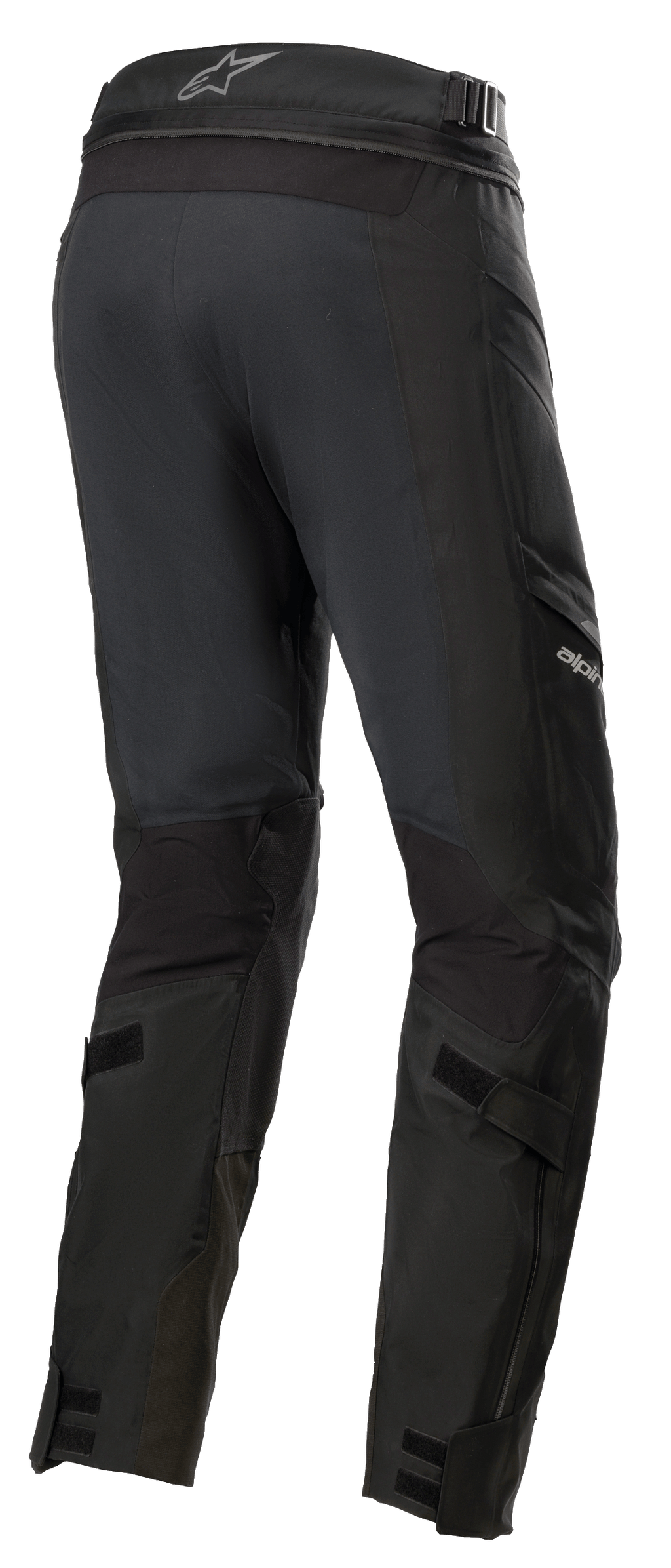 Pantalon Alpinestars Road Tech GORE-TEX Short, noir, vue arrière 3/4 avec fermeture éclair de connexion à la taille, sangles de mollet ajustables et renforts en nylon balistique, équipement de touring d'aventure imperméable