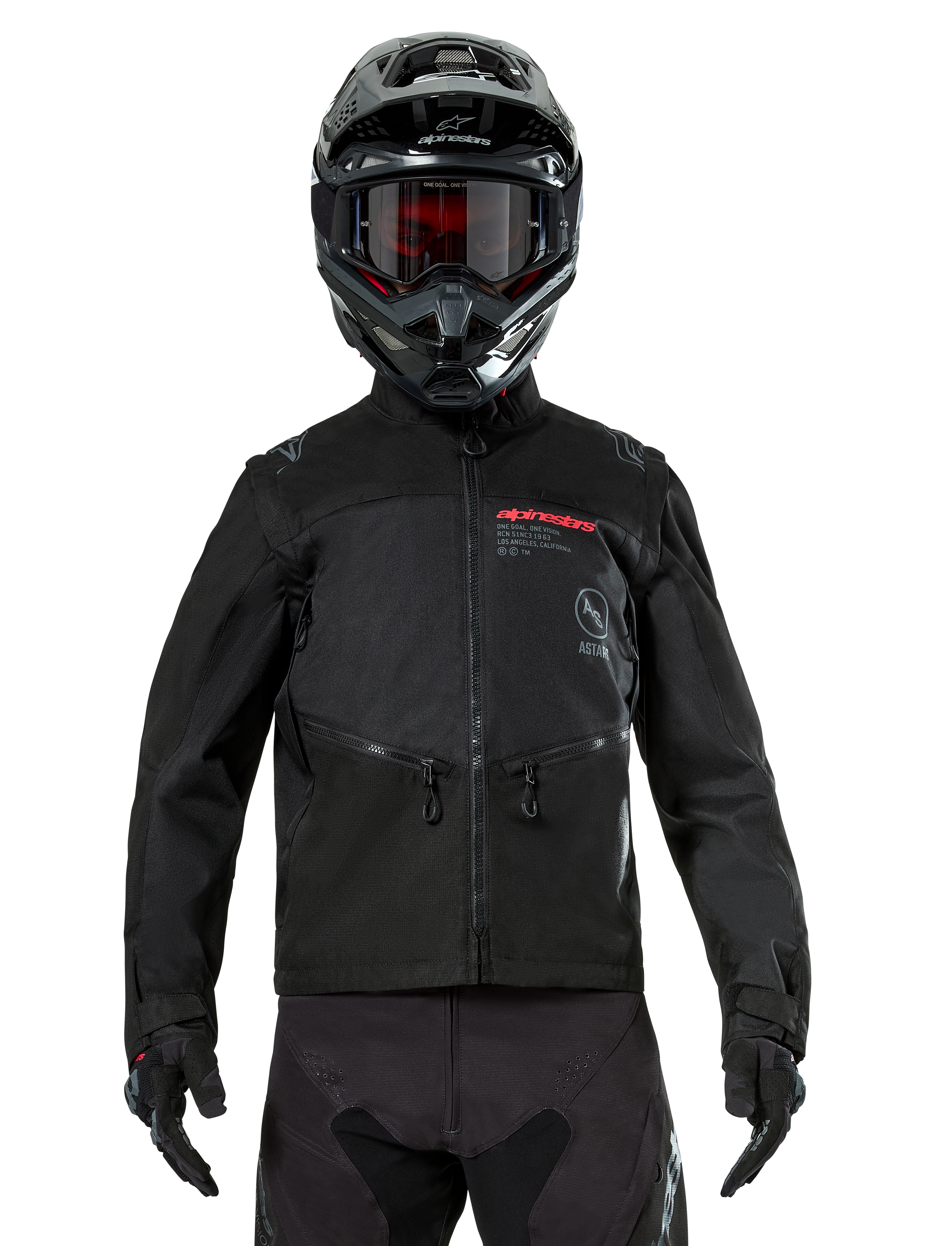 Veste Alpinestars Pro-Dura, veste de moto tout-terrain noire, vue de face portée par un pilote avec un casque et des lunettes noirs assortis, logo Alpinestars rouge, poches de poitrine zippées et construction textile durable pour l'enduro.