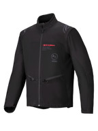 Veste Softshell Alpinestars Lite-Dura, noire, veste de moto enduro tout-terrain, avec marquage Alpinestars rouge et logo AS ASTARS sur la poitrine, poches repose-mains zippées et construction softshell coupe-vent.