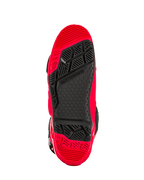 Bottes Alpinestars Tech 10 Enduro, rouge vif et noir, vue de dessous de la semelle bi-composant spécifique à l'enduro, avec motif à haute adhérence et insert central remplaçable noir.