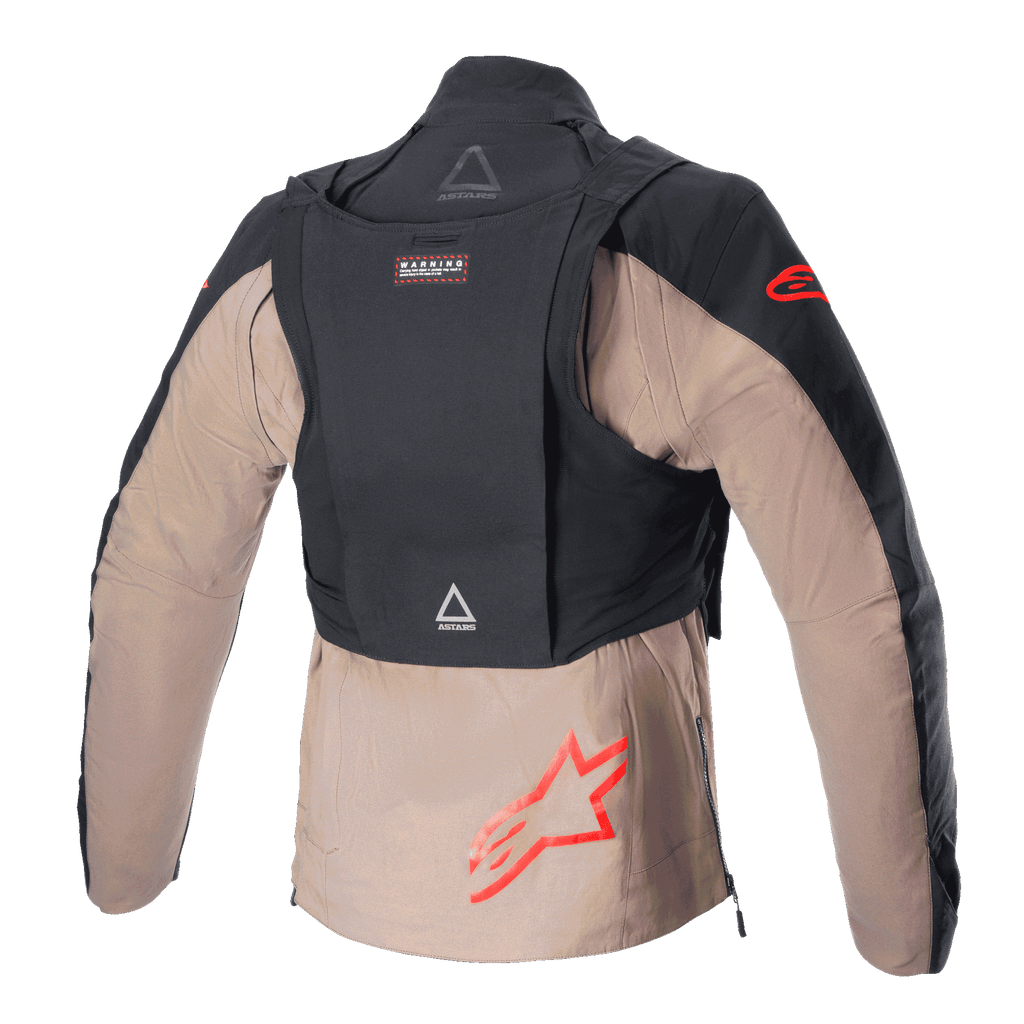 Veste Alpinestars Techdura, Black Falcon Brown, vue arrière présentant le sac tactique détachable, logos étoile Alpinestars rouges, construction textile robuste pour l'enduro et le tout-terrain