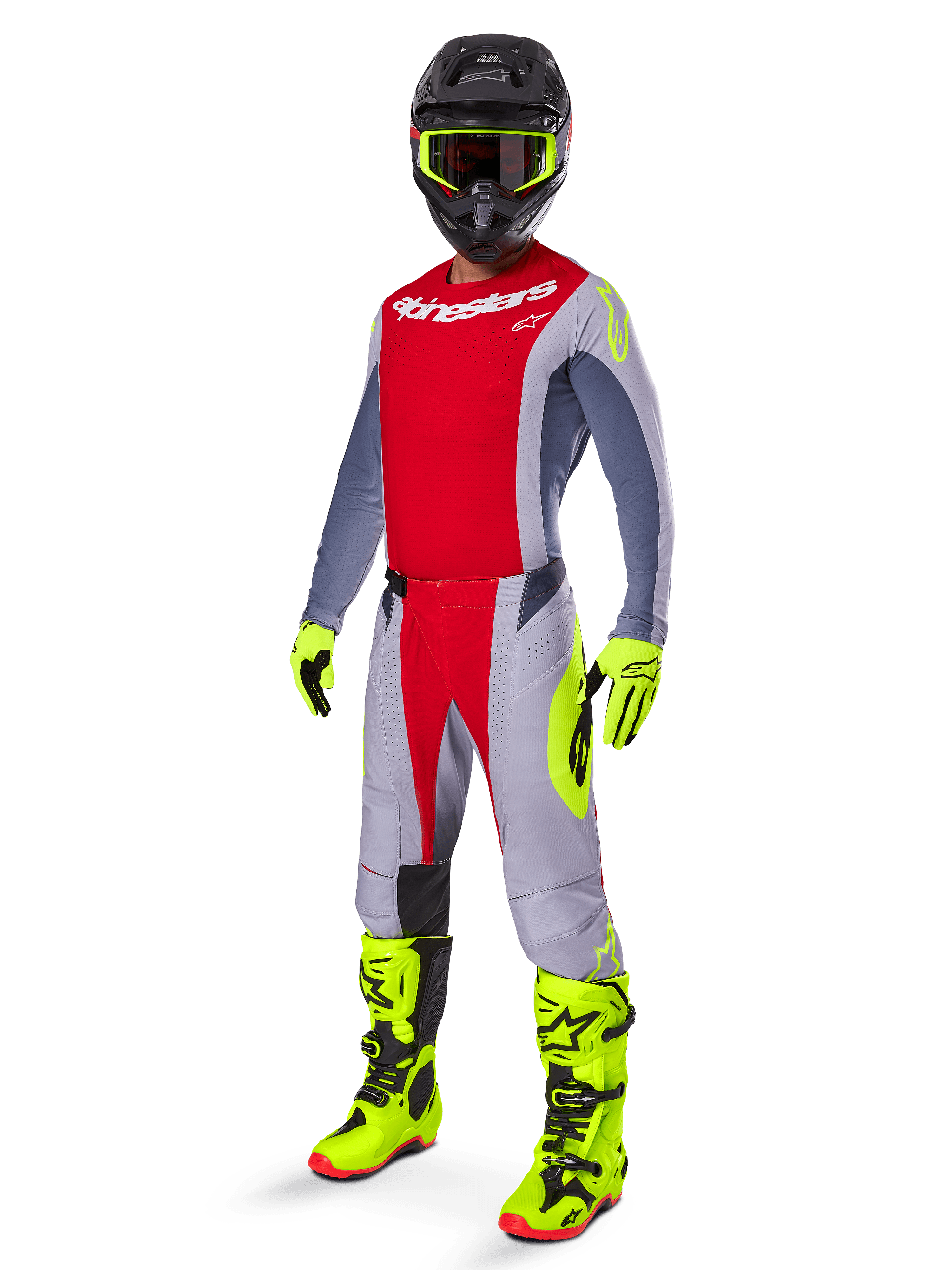 Pilote de motocross portant l'ensemble Alpinestars 2025 Techstar Melt, maillot et pantalon rouge et gris, gants et bottes jaune néon éclatant, casque noir, tenue de course tout-terrain complète