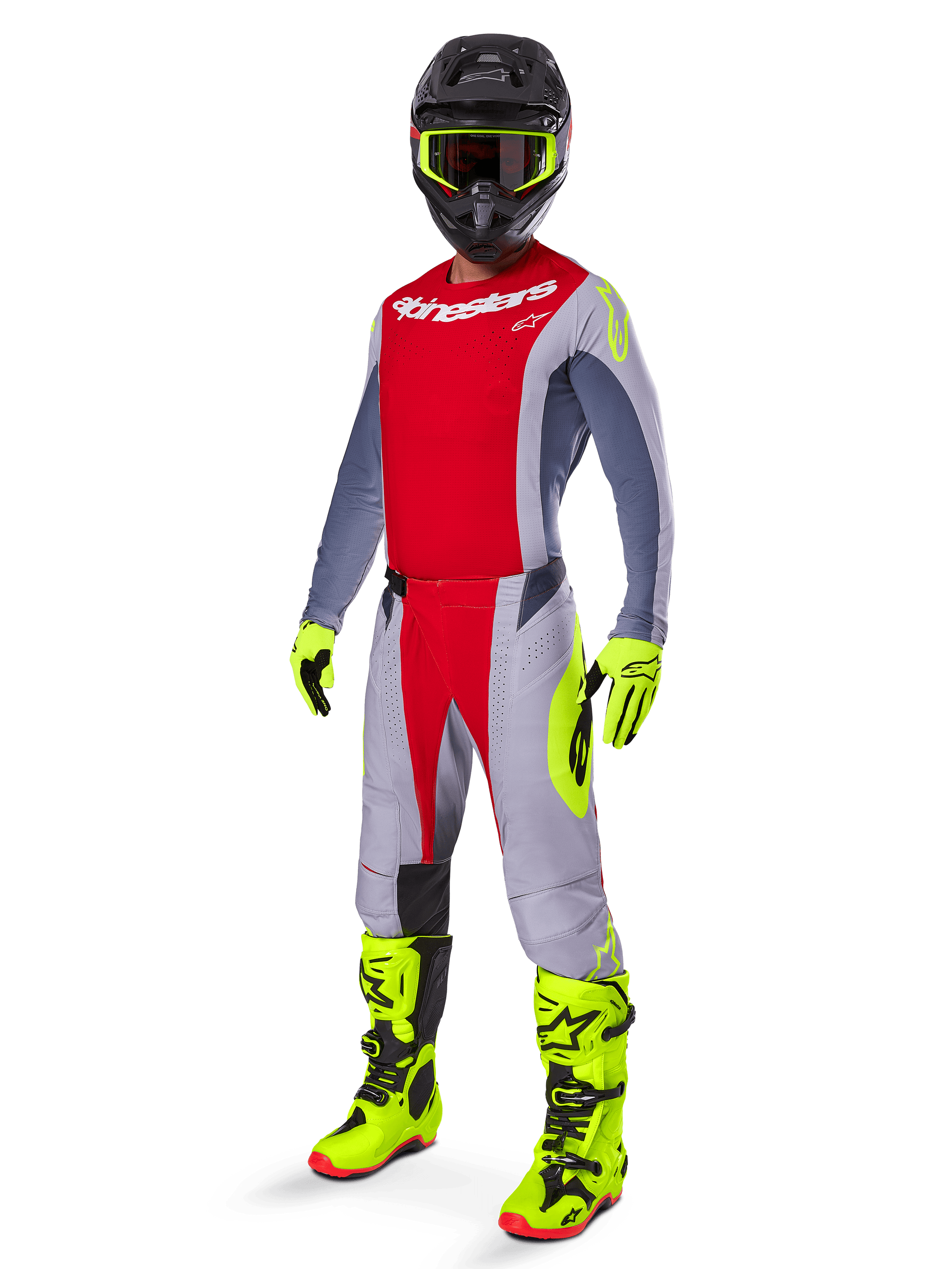 Pilote de motocross portant une tenue de course complète Alpinestars, maillot rouge et gris, pantalon Techstar Melt 2025 rouge vif et gris avec accents jaune fluo, bottes et gants jaune fluo, casque noir avec lunettes jaune fluo, tenue coordonnée pour la performance tout-terrain