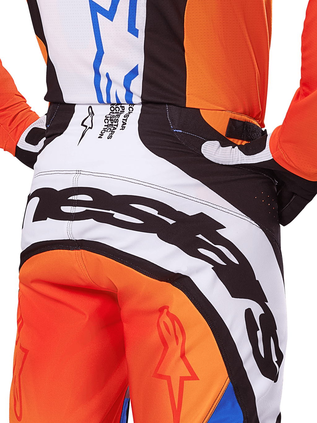 Alpinestars Techstar Melt Pants 2025, pantalon de motocross, orange et bleu, vue arrière rapprochée de l'assise et de la taille, marquage noir audacieux sur fond blanc, panneaux orange avec logos étoiles rouges, équipement de performance athlétique pour la course tout-terrain