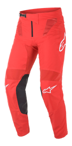 Alpinestars Supertech Blaze Pants, pantalon de motocross, rouge vif et noir, avec panneaux de ventilation en mesh, renforts intérieurs des genoux en cuir noir, logos A-star blancs et boucle de taille à cliquet réglable pour la conduite tout-terrain haute performance
