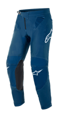Alpinestars Supertech Blaze Pants, pantalon de motocross tout-terrain, bleu foncé, avec panneaux intérieurs aux genoux en cuir noir, logo Alpinestars blanc sur la cuisse et la jambe, boucle de taille à cliquet réglable et zones de ventilation en mesh aux hanches.